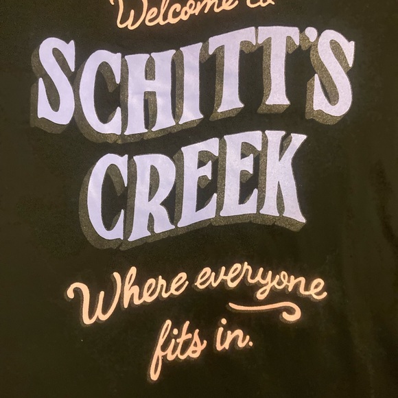 NWT SM Schitt’s Creek Black Graphic Crew Neck T-Shirt Women’s EVERYBODY FITS IN - Picture 2 of 5